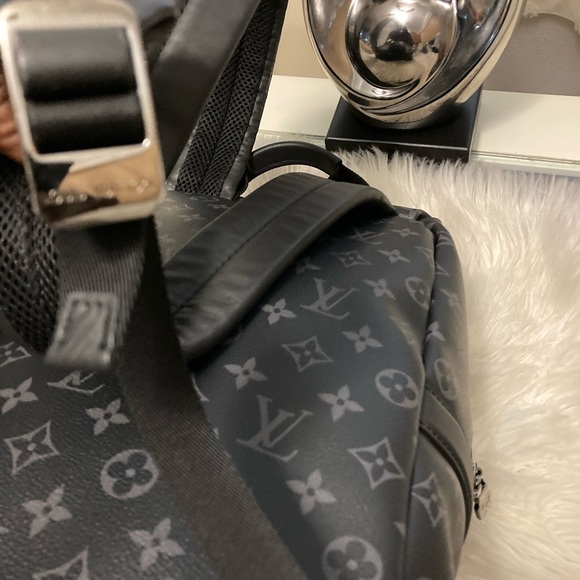 LOUIS VUITTON
Monogram Eclipse Discovery - Picture 12 of 16